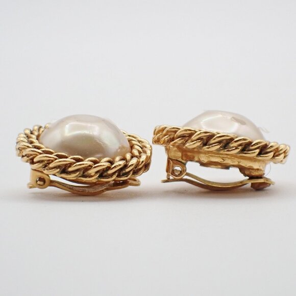 CHANEL CC Logo Imitation pearl Round Button Earrings Clip-On GHW 61RF537 - Picture 3 of 10